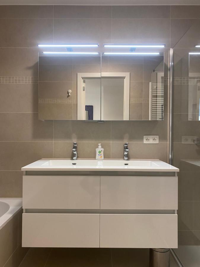 Lichtrijk 2-Slaapkamerappartement Met Zeezicht En Gratis Parking Oostende Eksteriør billede