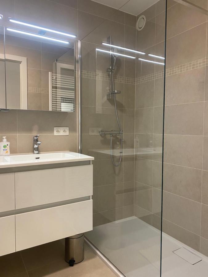 Lichtrijk 2-Slaapkamerappartement Met Zeezicht En Gratis Parking Oostende Eksteriør billede
